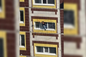 В Коврове мужчина выпал из окна многоэтажки