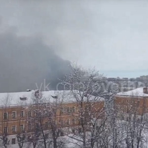 Во Владимире загорелись заброшенные казармы военного городка 