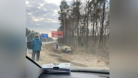 Во Владимире легковушка после ДТП вылетела в кювет и перевернулась на крышу