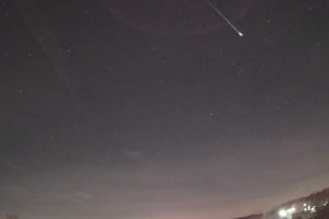 Во Владимирской области сняли на видео падающие метеоры