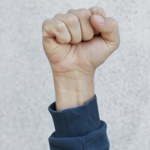 Жителя Владимира оштрафовали на 100 тыс. рублей за нападение на полицейского