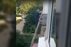 Во Владимире из-за закрывшегося в квартире дедушки развернули целую спасательную операцию