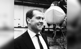 Дмитрий Медведев стал главредом новых учебников по обществознанию