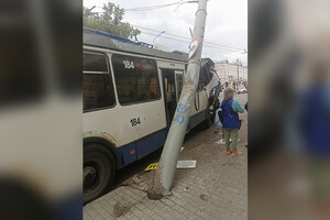 В центре Владимира произошло серьезное ДТП с троллейбусом: есть пострадавшие