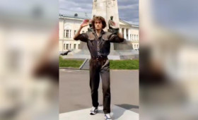 Нейросетевой Виктор Цой станцевал на Соборной площади во Владимире