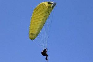 Снесший ограждение в Вязниках парапланерист выжил