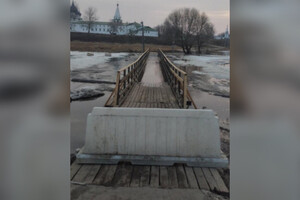 В Суздале из-за паводка запретили движение по пешеходным мостам