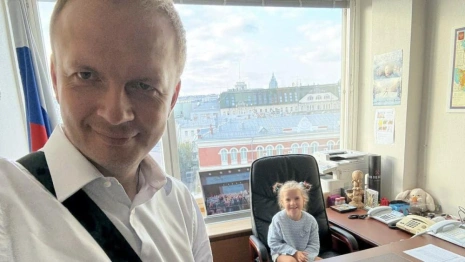 Владимирский депутат Госдумы впервые показал фото с дочерью на работе