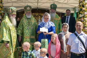 Семью с 8 детьми из Владимирской области наградили Патриаршим знаком материнства