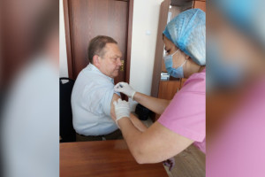 Замгубернатора и вице-губернатор Владимирской области привились от гриппа