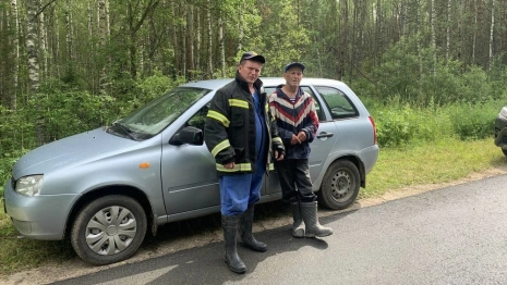 Спасатели помогли 78-летнему дедушке выбраться из леса в Камешковском районе