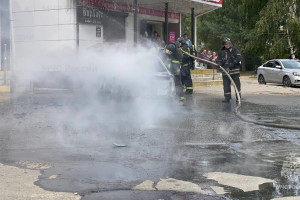 В Коврове сгорела машина: есть пострадавший