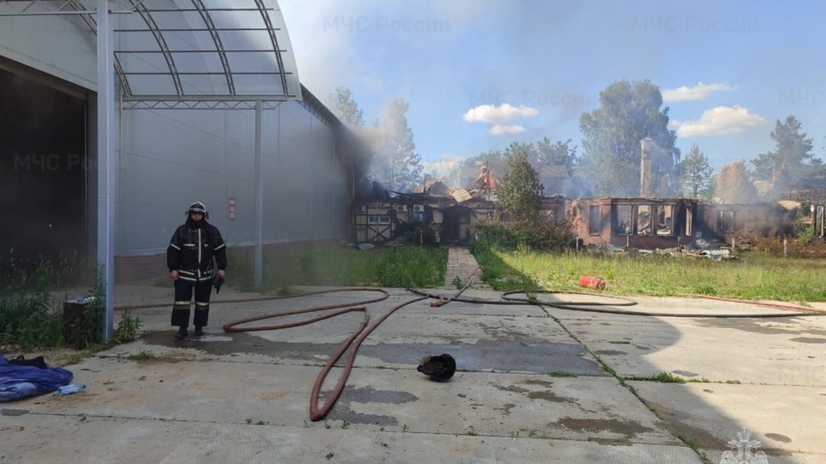 В Киржачском районе загорелась усадьба Polan - День во Владимире