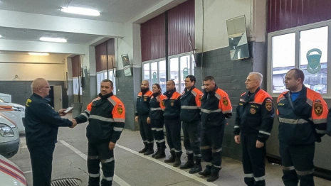 Владимирских спасателей наградили за спасение девочки из реки