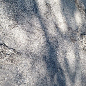 В Кольчугинском районе дорога к деревне Ваулово утонула в ямах