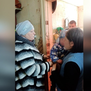 Живущего в доме без отопления и воды 4-летнего мальчика изъяли из семьи 