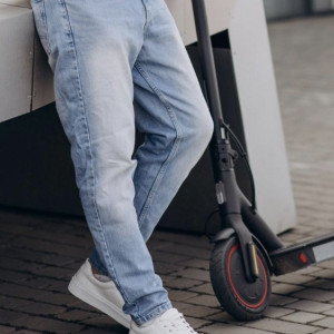 В Камешково детский тренер попал в больницу после падения со скутера