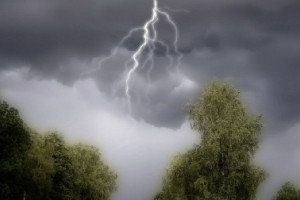 На Владимирскую область 30 мая надвигаются гроза и ураган