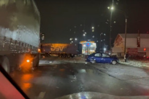 Выезд из Владимира встал в мертвой пробке из-за ДТП