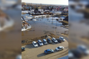 В Юрьевце жильцы многоэтажек остались без дороги из-за талых вод