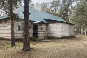 Один из домиков на турбазе «Ладога» во Владимире выставили на продажу за 11 млн рублей