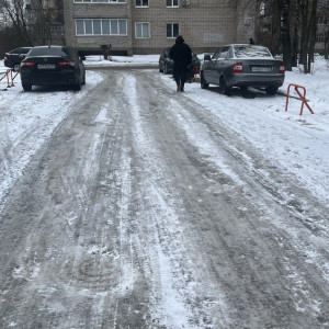 Во Владимире обледенели тротуары и лестницы