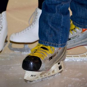 Владимирских студентов и Татьян позвали на бесплатную ««Неоновую вечеринку» на коньках