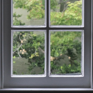 Во Владимире мужчина влез через окно в детский сад и украл деньги