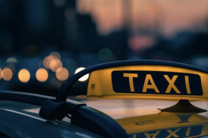 Во Владимире двое мужчин и подросток устроили дебош в такси и на автовокзале