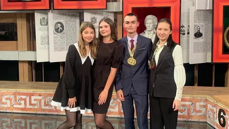 Две ученицы из Коврова вышли в полуфинал «Умников и умниц» на Первом канале