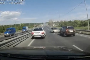 Во Владимире лихач на «Жигуле» влетел в отбойник