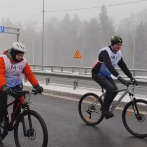 Глава Владимирской области проехал по М-12 на велосипеде
