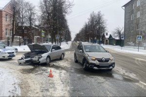 Во Владимире за утро в метель побились 9 машин