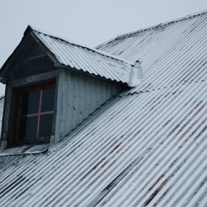 Во Владимире чиновника оштрафовали за падение снега с крыши на 8-летнюю девочку