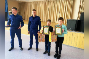 Двух школьников из Камешково наградили за помощь в поимке наркоторговца 