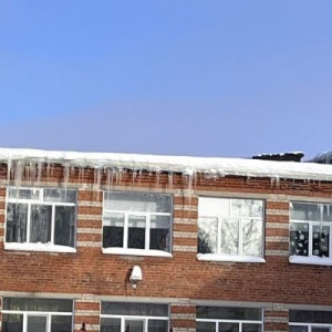 МЧС предупредило владимирцев о сходе льда и снега с крыш