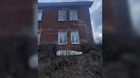 «Как в каменном веке». Жители разваливающегося векового дома в Муроме ждут новые квартиры 8 лет