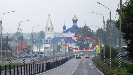 Во Владимирской области водитель протаранил опору светофора и скрылся с места ДТП