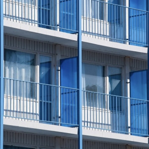 Выпавшей с балкона на Добросельской во Владимире девочкой оказалась 7-классница