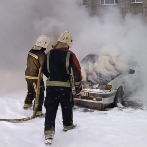 Во Владимире загорелся припаркованный у дома «ВАЗ»