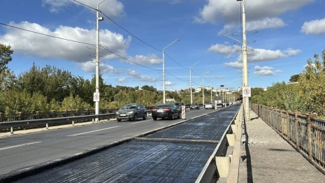 На мосту через Клязьму во Владимире заасфальтировали одну из полос