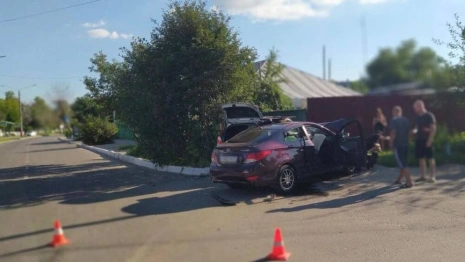 Во Владимирской области водитель влетел в металлический забор