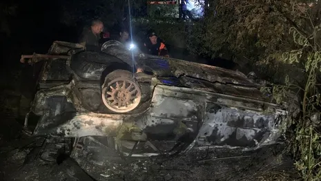 Во Владимирской области автомобиль после ДТП вылетел в кювет и загорелся