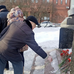 Владимирские коммунисты с топором пришли к Ленину