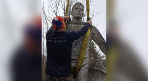 Под Владимиром случайно нашли памятник космонавту Комарову