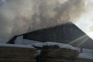 Во Владимирской области загорелось деревообрабатывающее производство