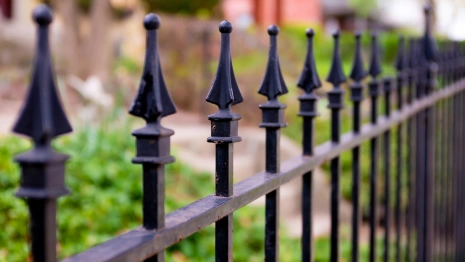 Во владимирских школах и детсадах поставят заборы за 17 млн рублей