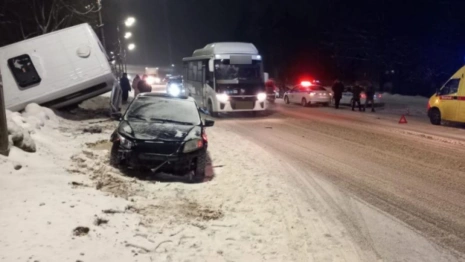 Во владимирском микрорайоне опрокинулся микроавтобус с пассажирами