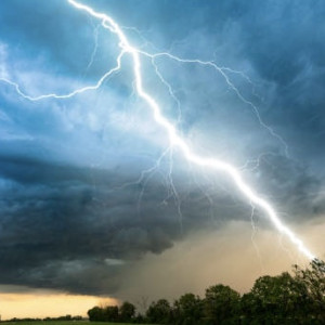 Владимирцев предупредили о сильной грозе