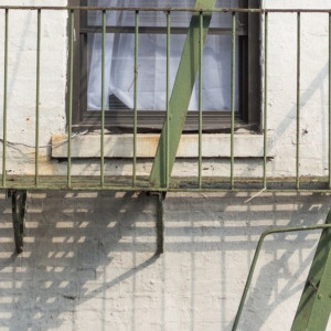 Во Владимире мужчина упал с пожарной лестницы с высоты 9 этажа